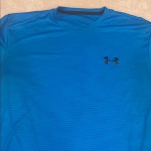 🦋 Under armour shirt!
